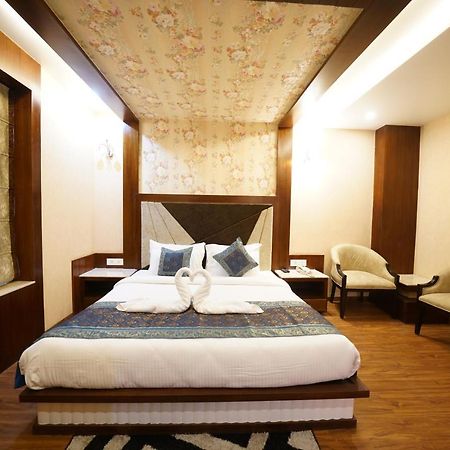 Square Inn Hotel,Waranasi Zewnętrze zdjęcie