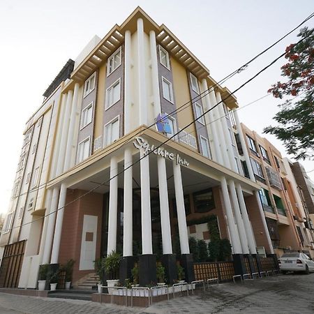 Square Inn Hotel,Waranasi Zewnętrze zdjęcie