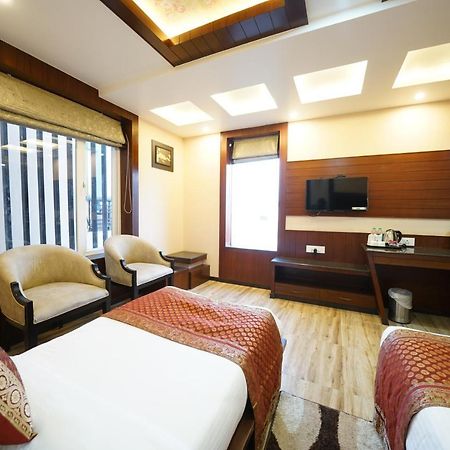 Square Inn Hotel,Waranasi Zewnętrze zdjęcie