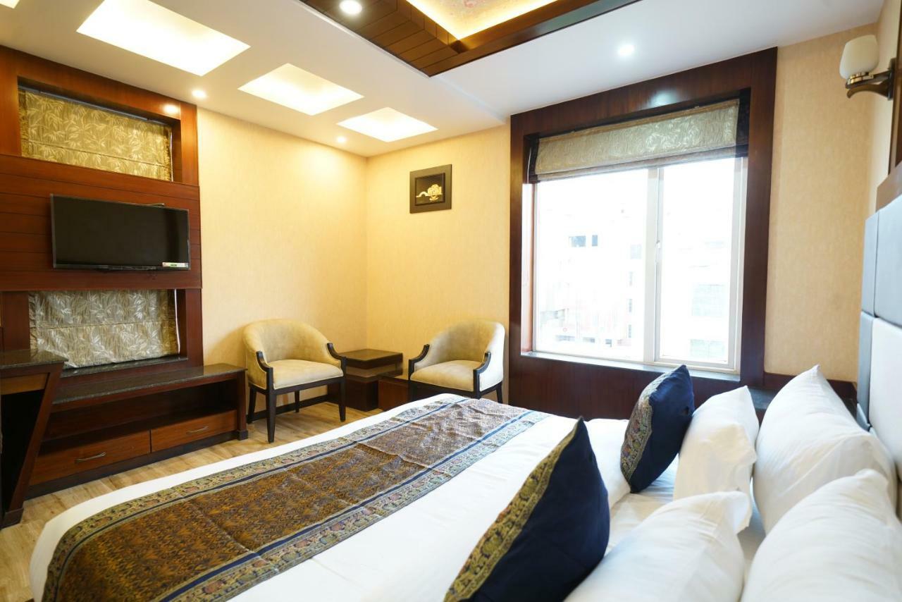 Square Inn Hotel,Waranasi Zewnętrze zdjęcie