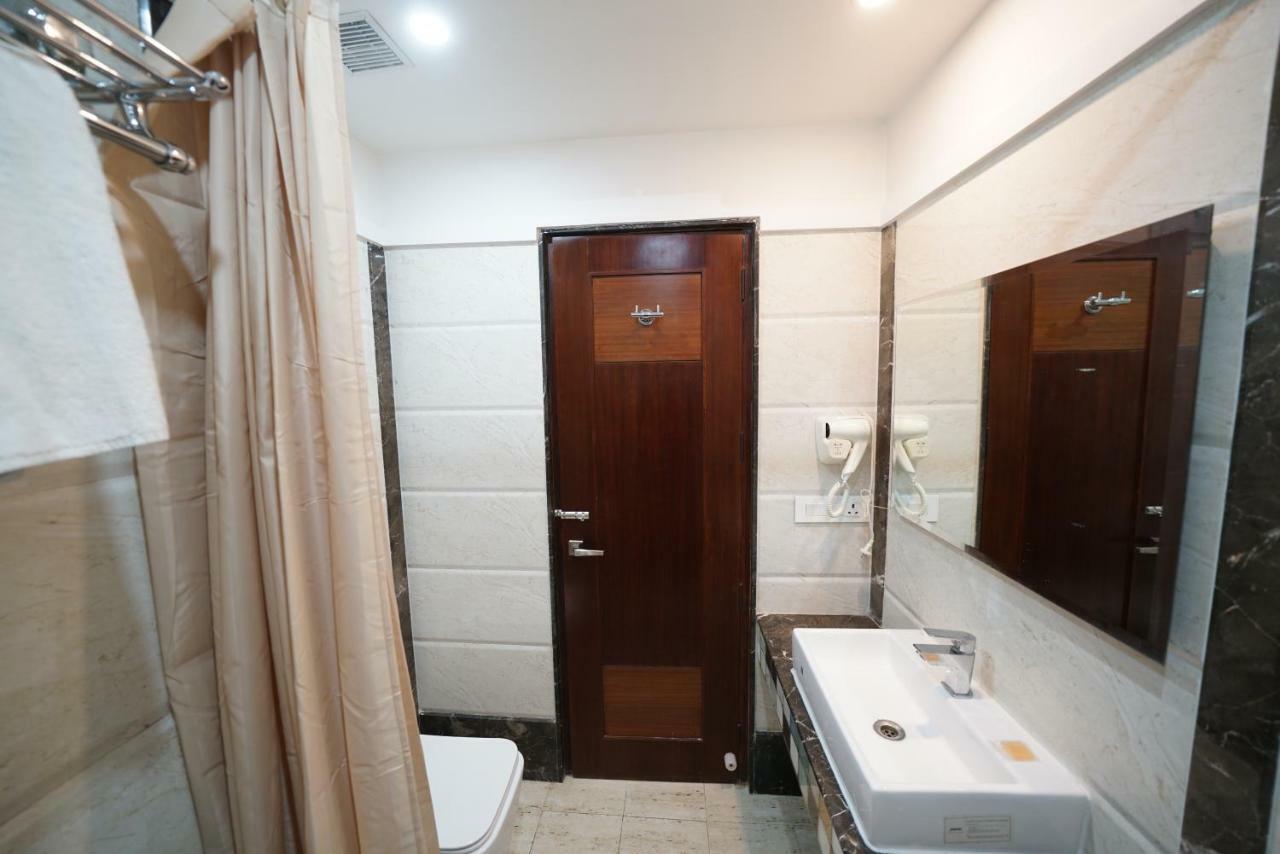 Square Inn Hotel,Waranasi Zewnętrze zdjęcie