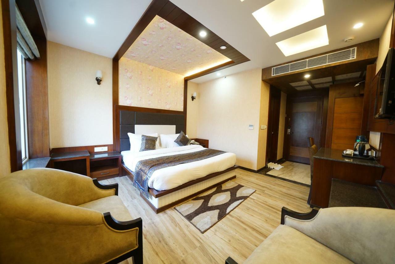 Square Inn Hotel,Waranasi Zewnętrze zdjęcie