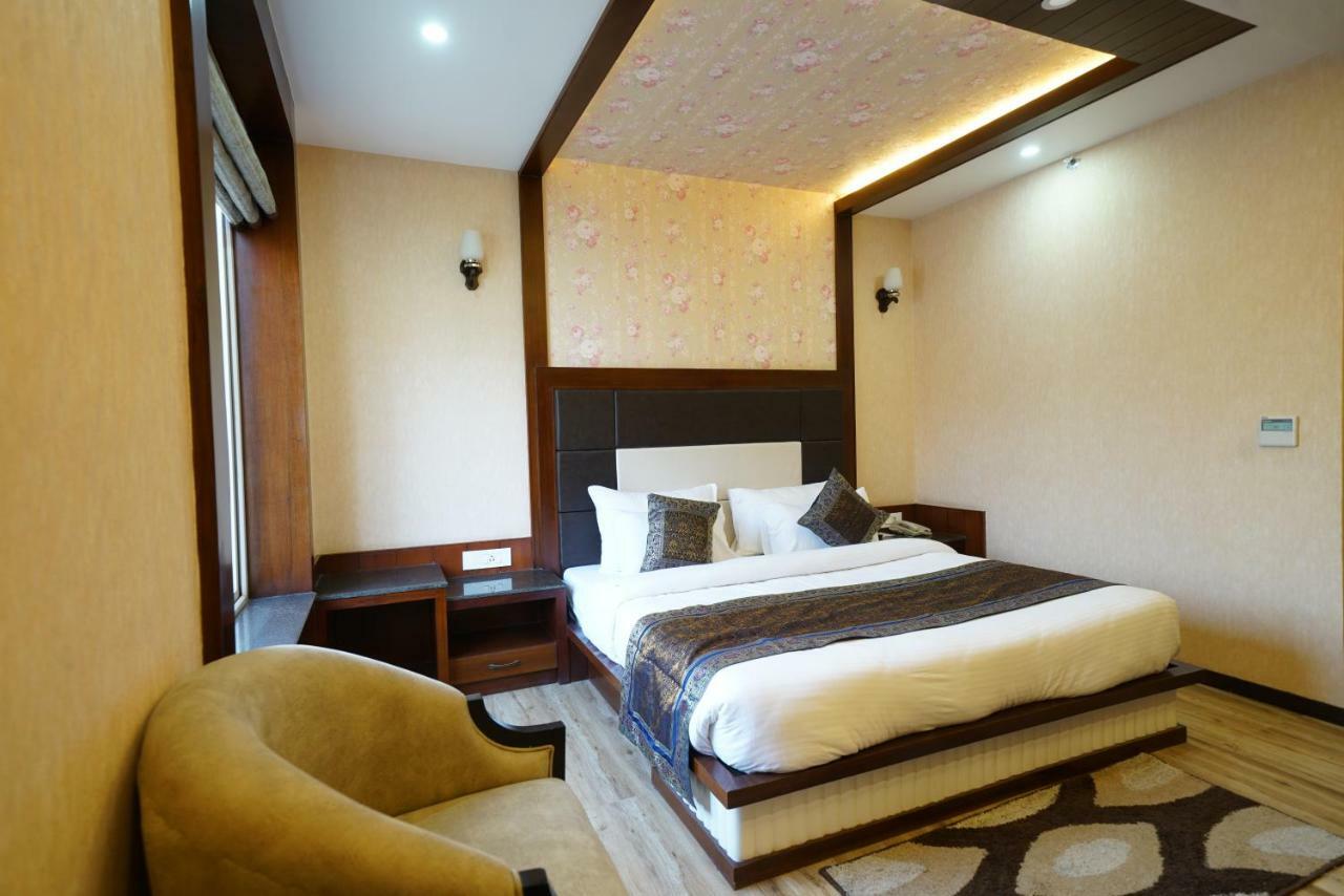 Square Inn Hotel,Waranasi Zewnętrze zdjęcie
