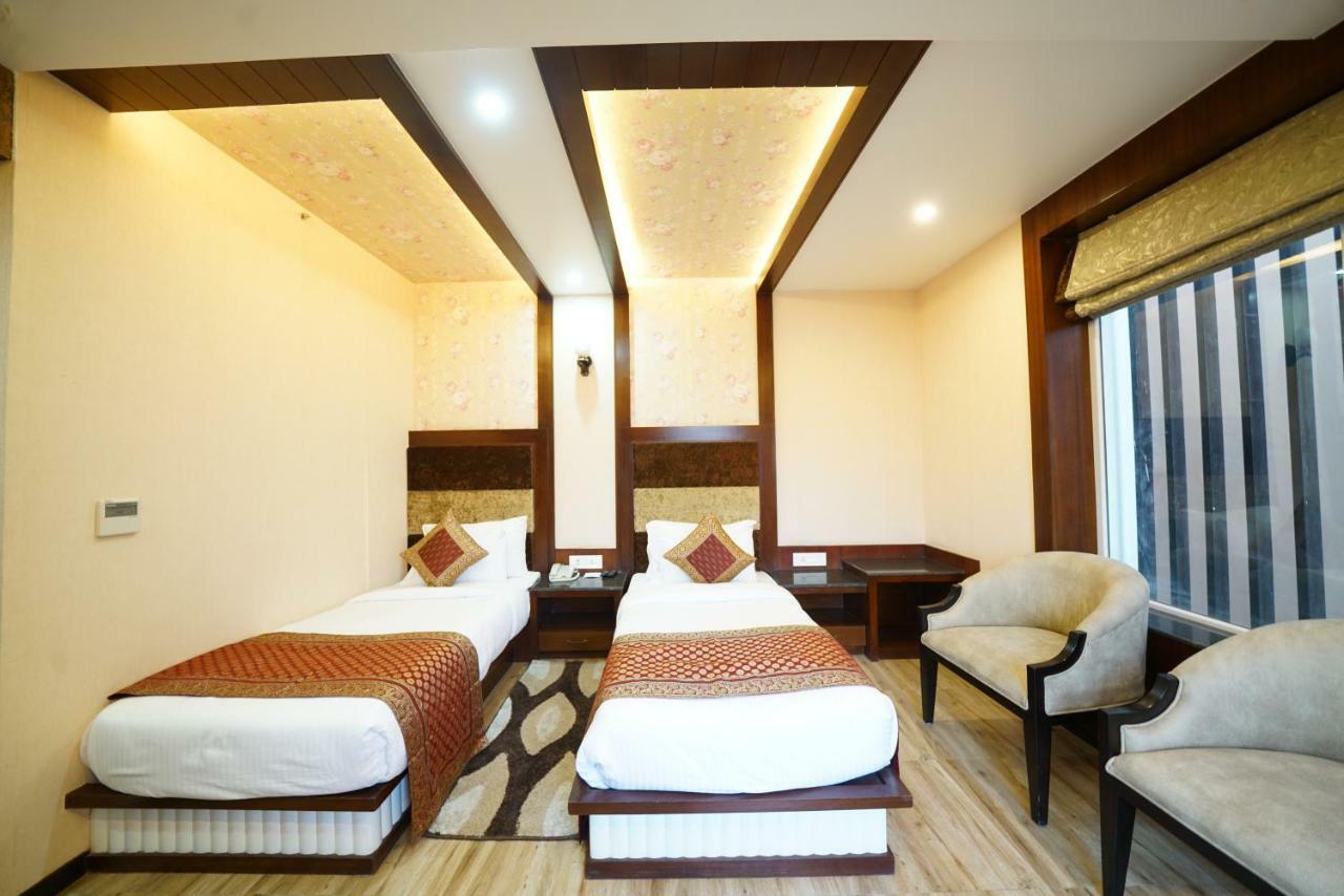 Square Inn Hotel,Waranasi Zewnętrze zdjęcie